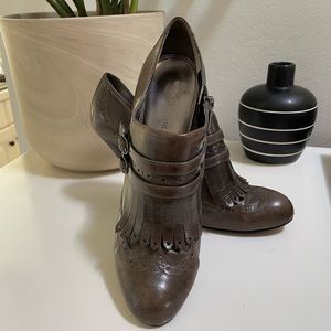 Taupe Enzo Angiolini heeled booties size 8 1/2